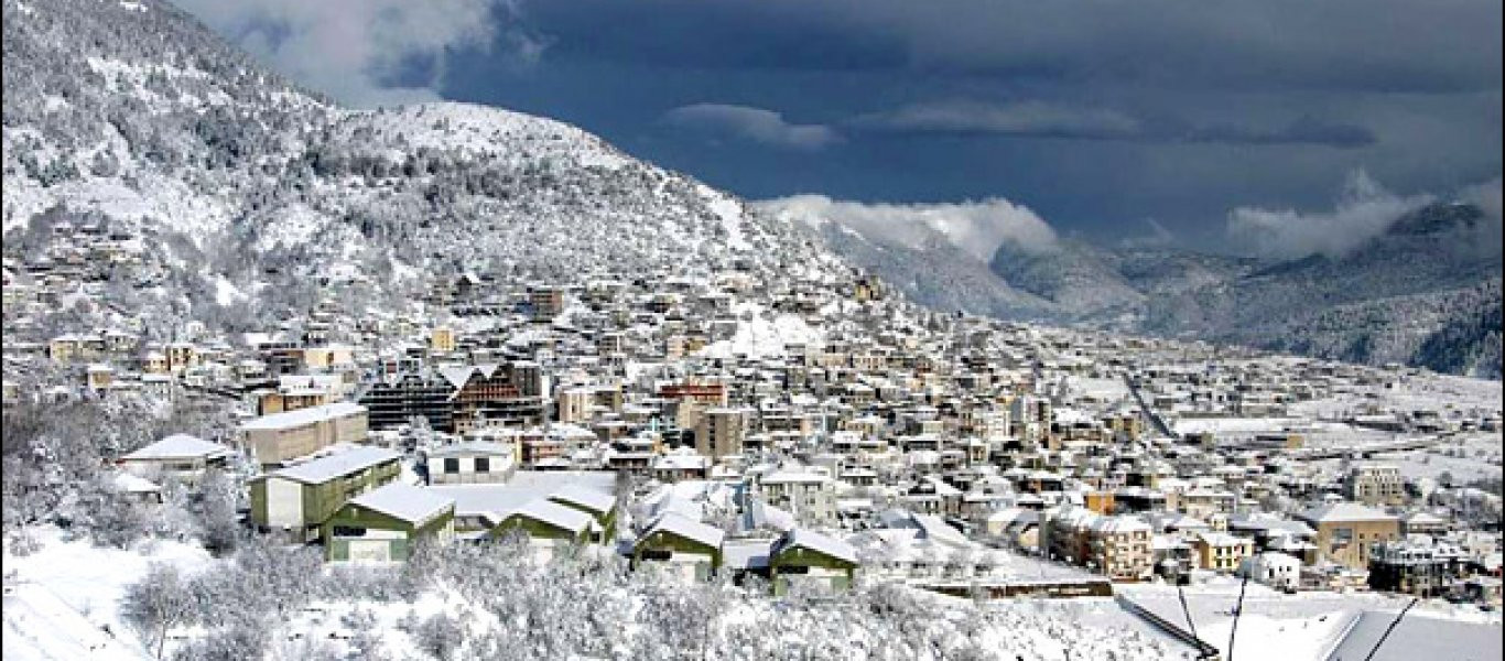 Το Καρπενήσι μάλλον είναι σε ζώνη... Σκανδιναβίας- Ξανάριξε χιόνι (φώτο, βίντεο)